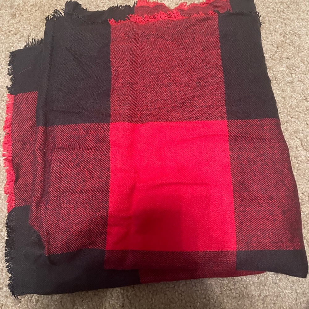Gap Cozy Buffalo Check Blanket Scarf